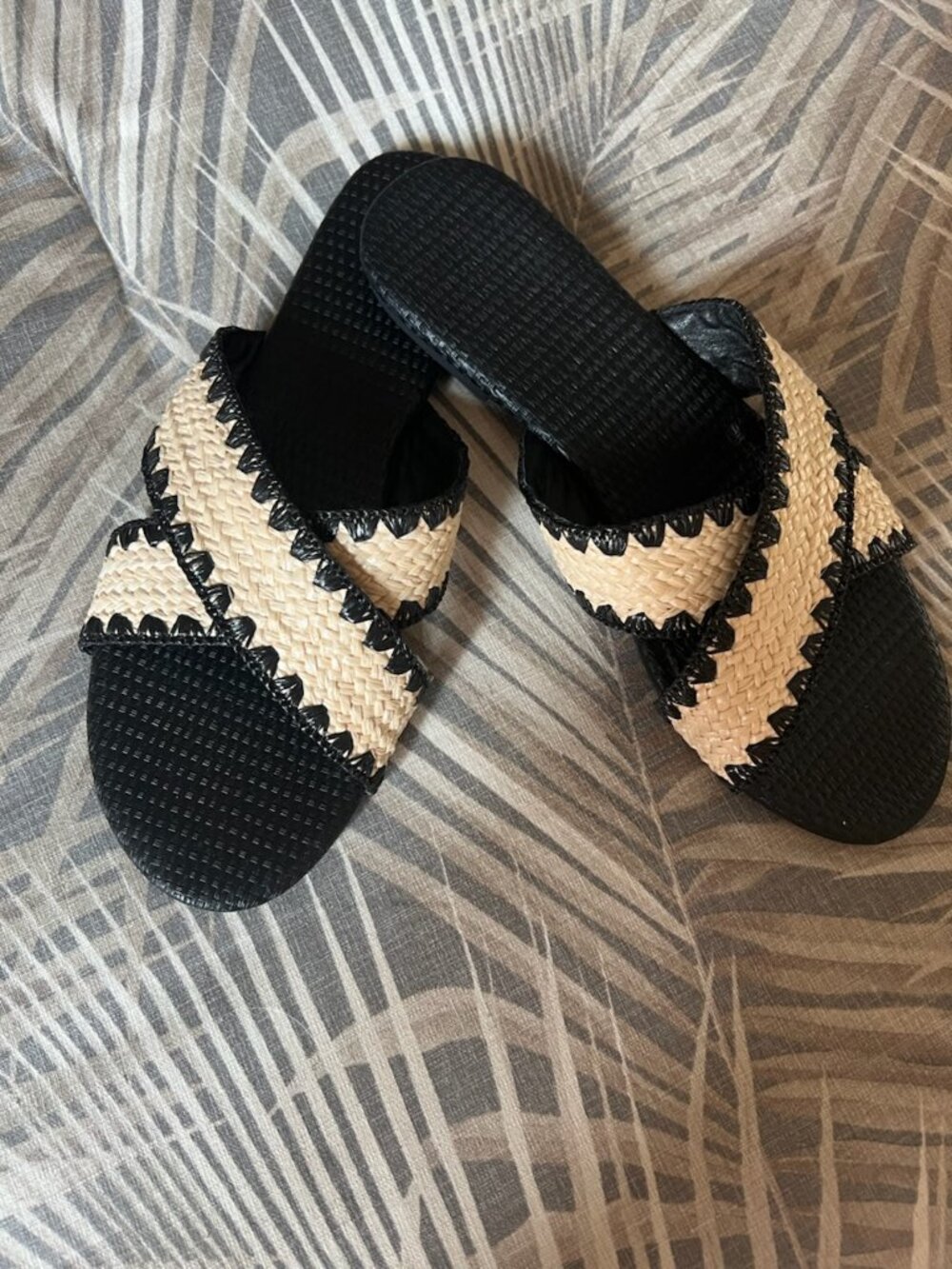 NEW Braided Raffia Straps with Black Trim Slide Flat Sandals Size 10